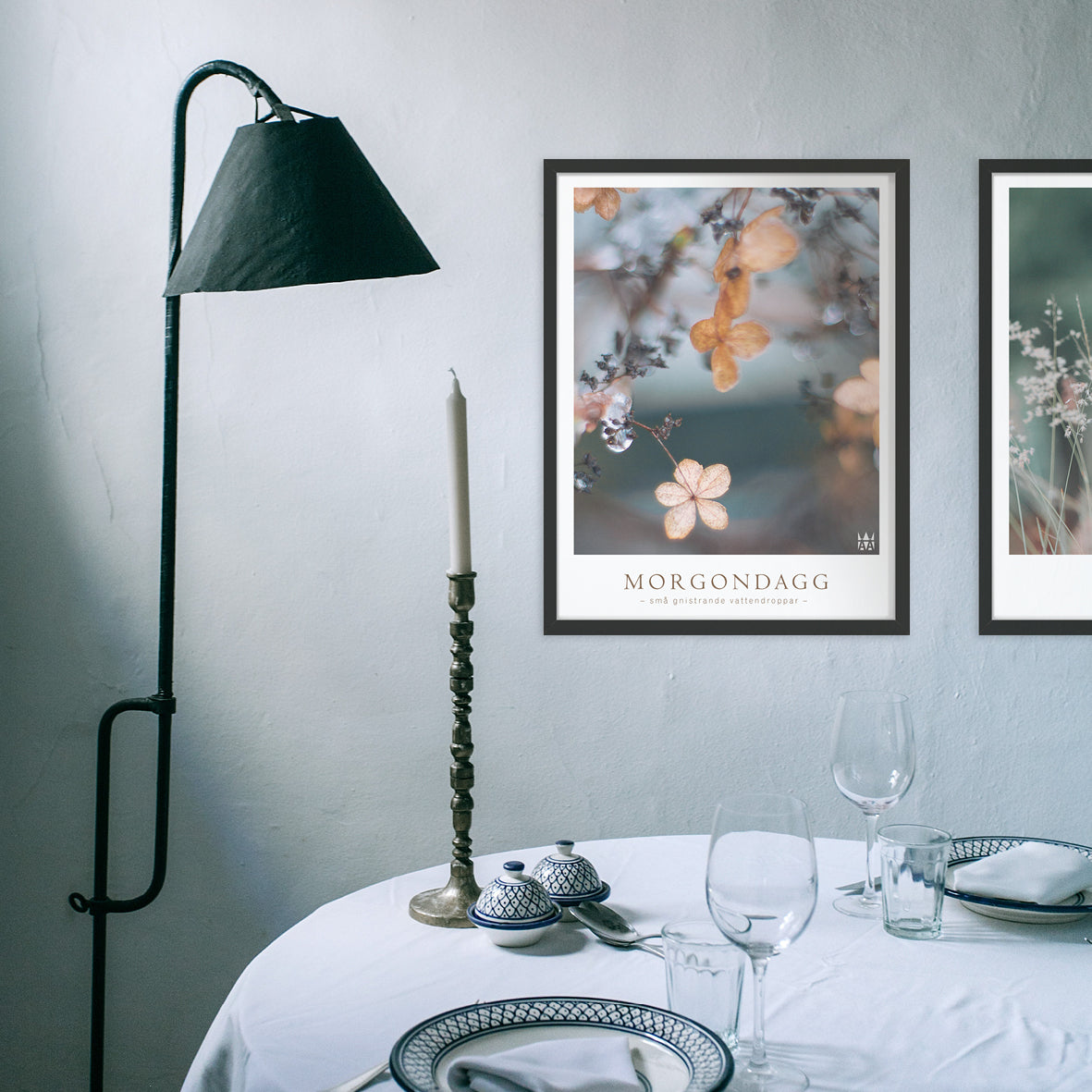 Matplats med tavelvägg, fotoposters med blommor och växter