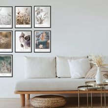 Load image into Gallery viewer, Tavelvägg över soffa med motiv som passar ihop
