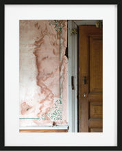 Load image into Gallery viewer, Tavla med gammaldags motiv av tapet och spegeldörr
